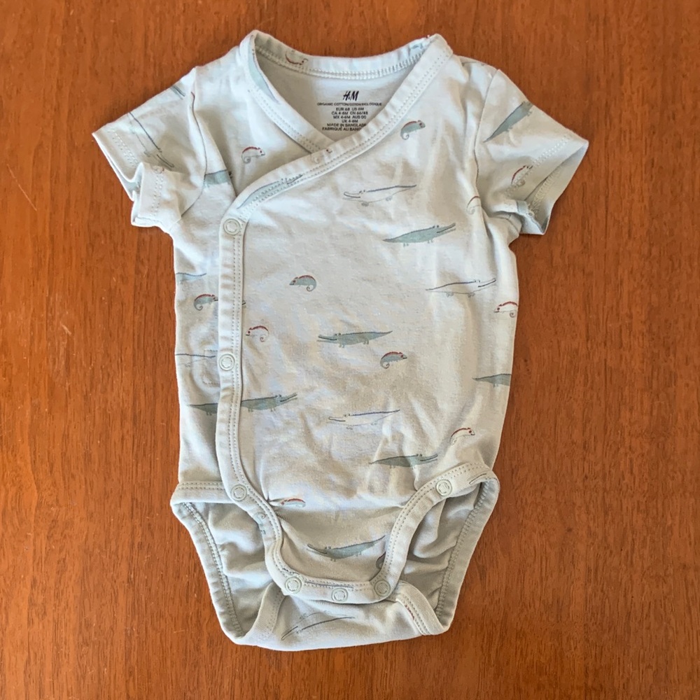 🍓3/$10 H&M Organic Light Green Onesie size 4-6m